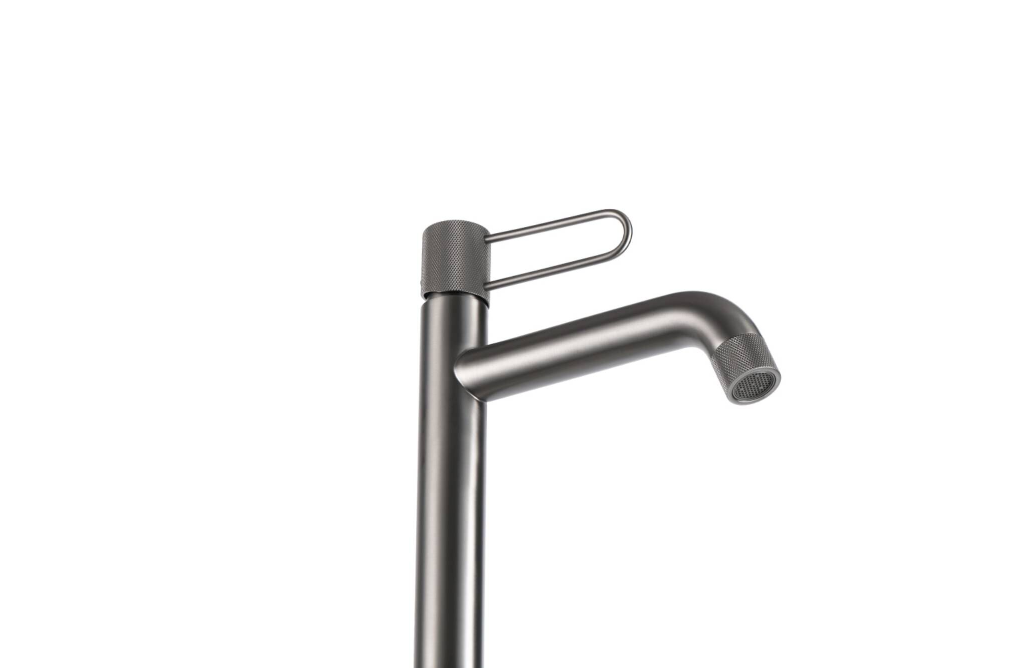 Llave monomando baja para lavabo línea Meyer en titanio mate,,hi-res image number null