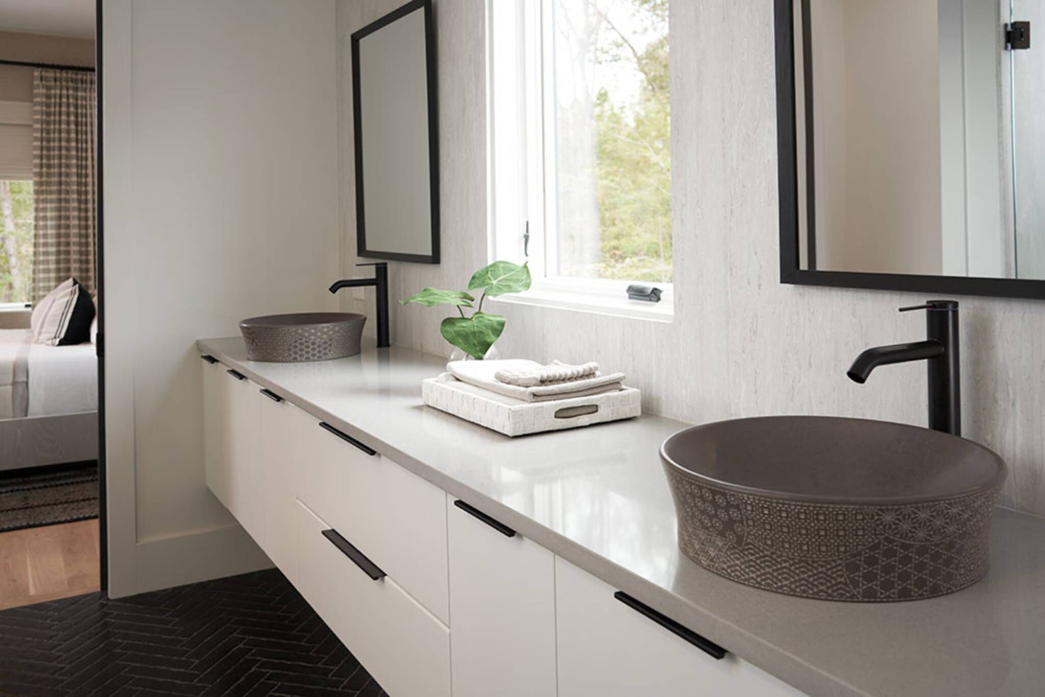 Llave monomando baja para lavabo línea Components en negro mate,,hi-res image number null